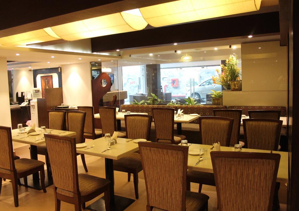 Treebo Premium Dee Empresa Hotel Kolkata Bagian luar foto