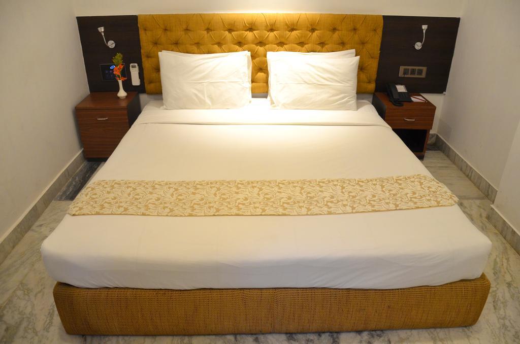 Treebo Premium Dee Empresa Hotel Kolkata Bagian luar foto