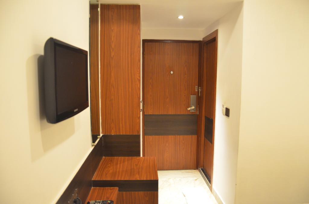 Treebo Premium Dee Empresa Hotel Kolkata Bagian luar foto