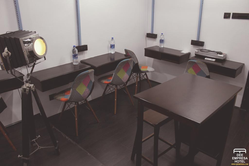 Treebo Premium Dee Empresa Hotel Kolkata Bagian luar foto
