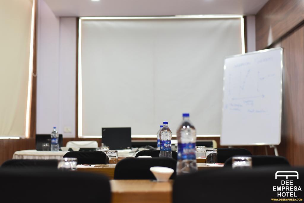 Treebo Premium Dee Empresa Hotel Kolkata Bagian luar foto