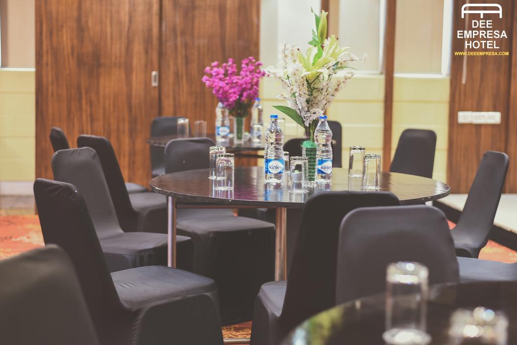 Treebo Premium Dee Empresa Hotel Kolkata Bagian luar foto